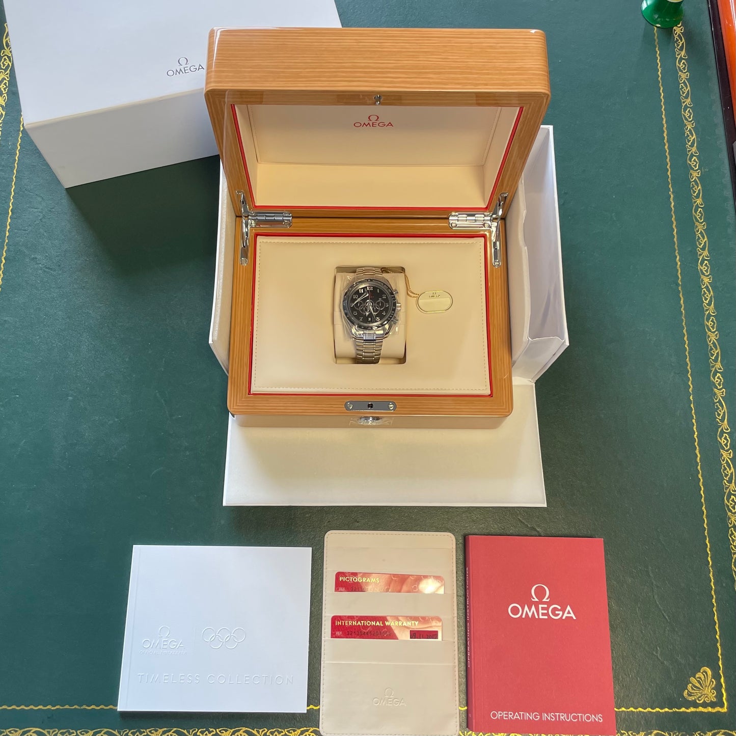 Omega Speedmaster Broad Arrow - 321.30.44.52.01.001