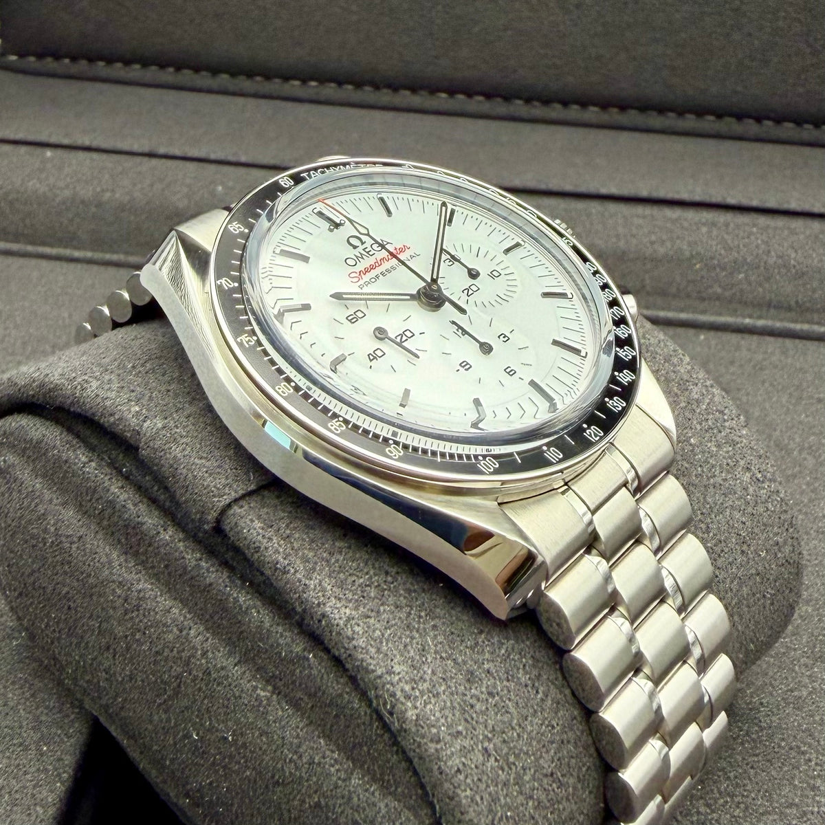 Omega Speedmaster Professional Moonwatch - 310.30.42.50.04.001