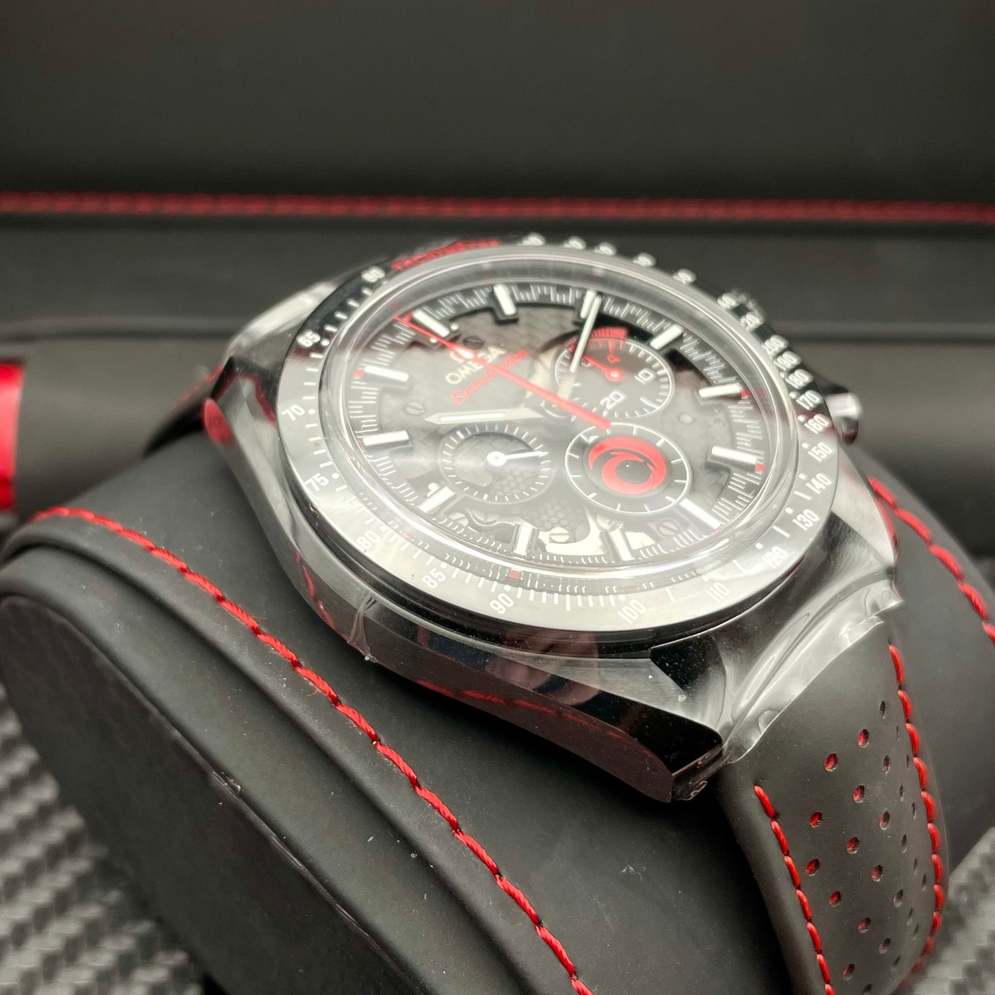 Omega Speedmaster „Dark Side of the Moon Team Alinghi“ - 311.92.44.30.01.002